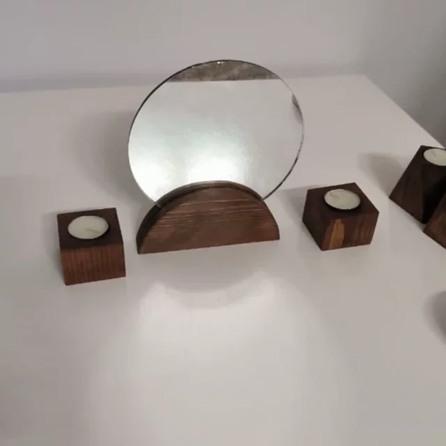 آینه و جاشمعی چوبی