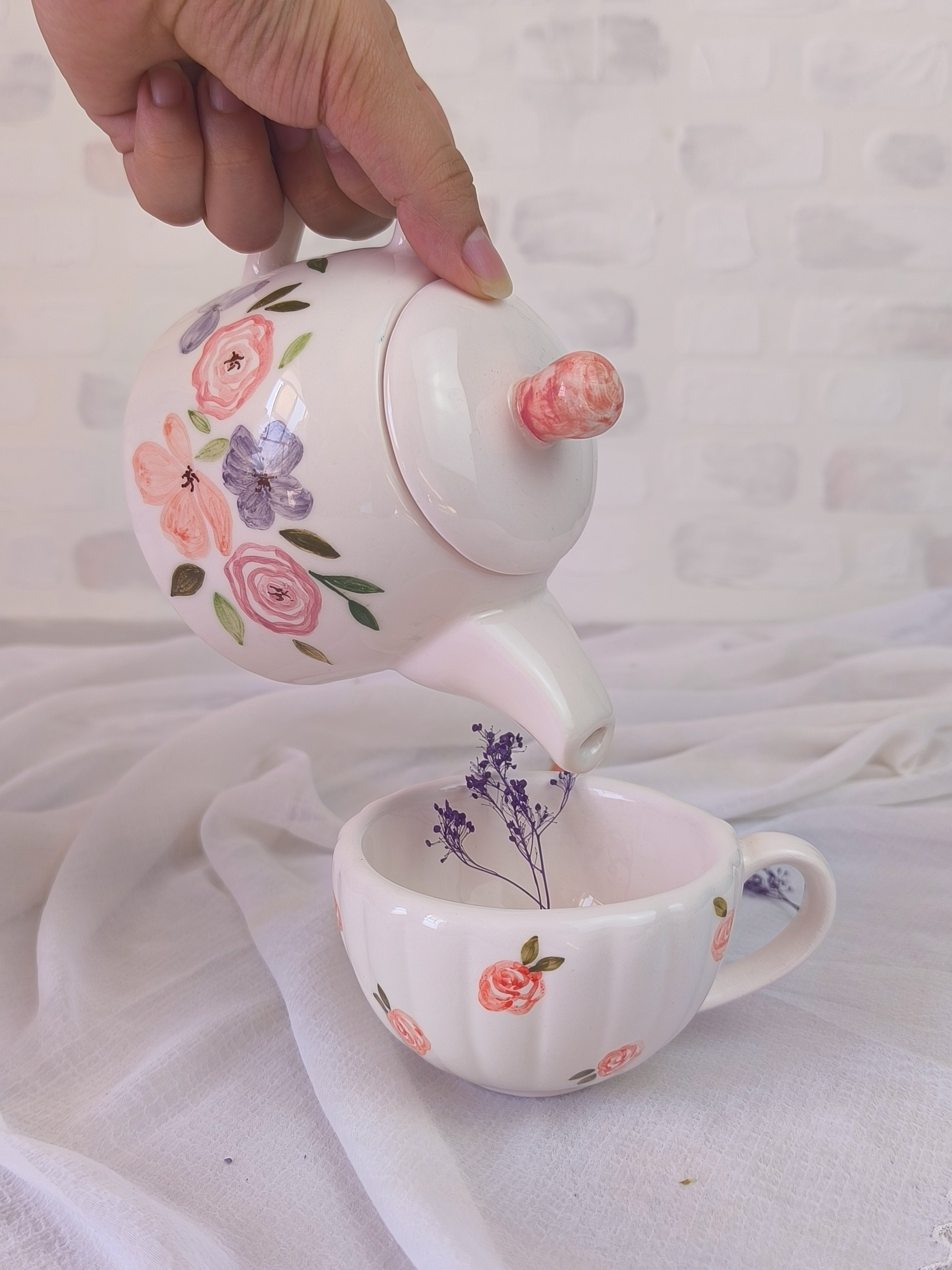 قوری و فنجان سرامیکی دالبری طرح رز