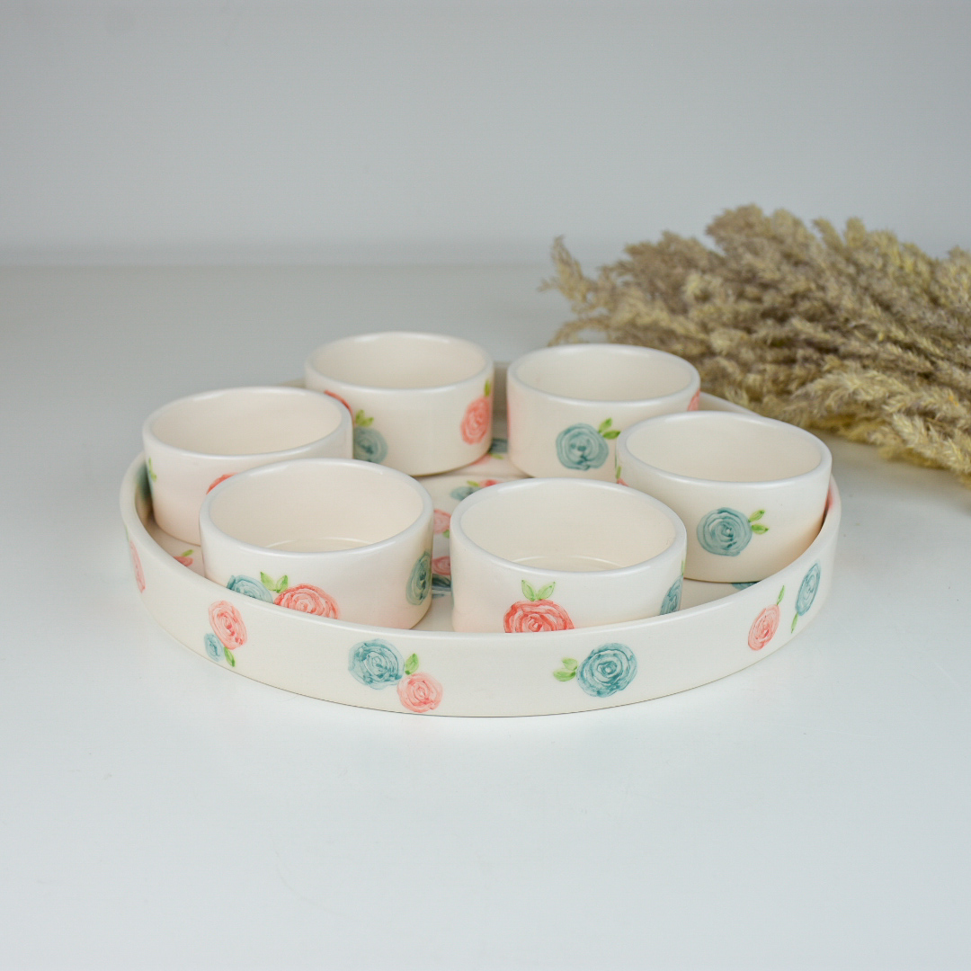 ست ۷ تکه اردوخوری سرامیکی دست‌ساز نیلابی شامل دیس مرکزی و ۶ کاسه پذیرایی هماهنگ