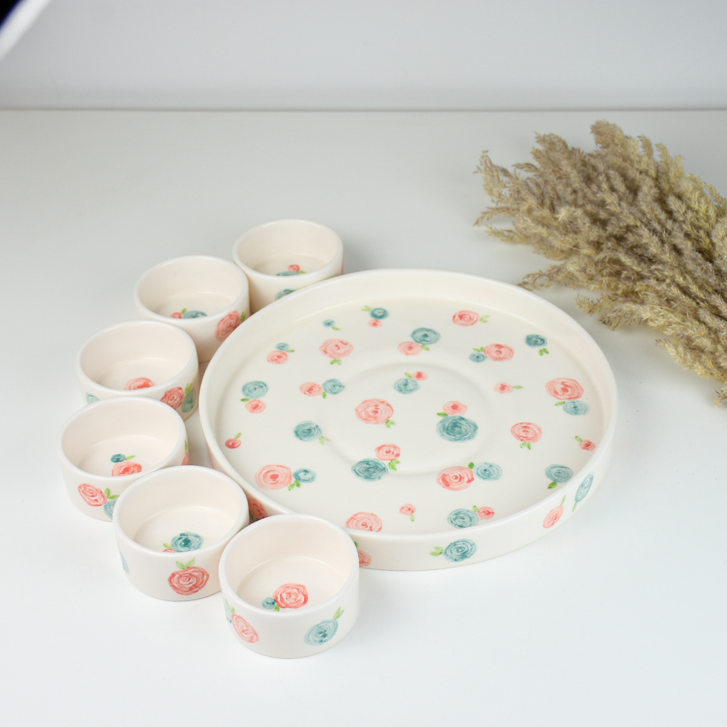 ست ۷ تکه اردوخوری سرامیکی دست‌ساز نیلابی شامل دیس مرکزی و ۶ کاسه پذیرایی هماهنگ